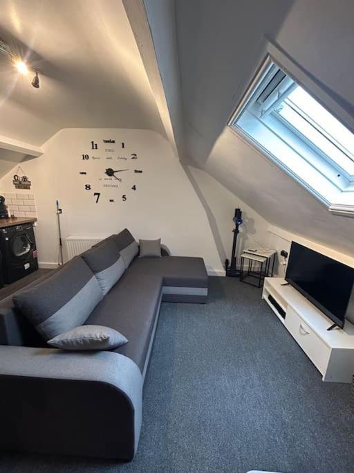 Rock Park Penthouse Apartment ลานดินดรอดเวลส์ ภายนอก รูปภาพ